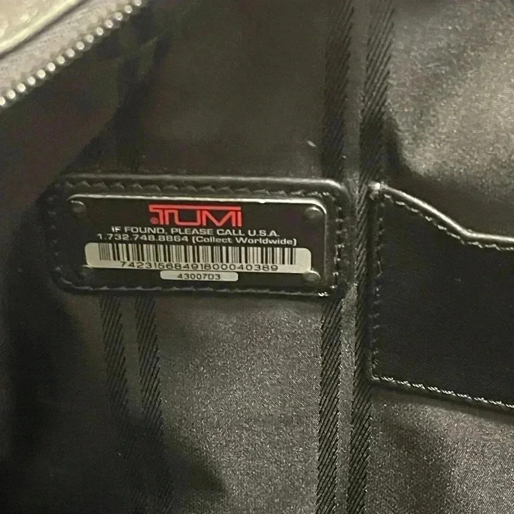 Tumi Ballistic Nylon leather
Briefcase long adjustable padded shoulder straps - Picture 13 of 16